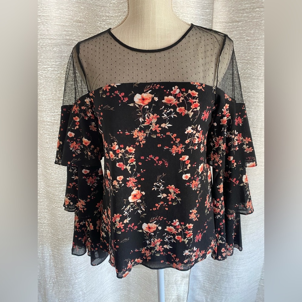 Beautiful WHBM floral blouse